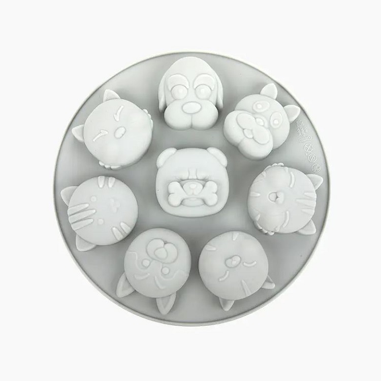 Cómo usar moldes de silicona para hornear pasteles
